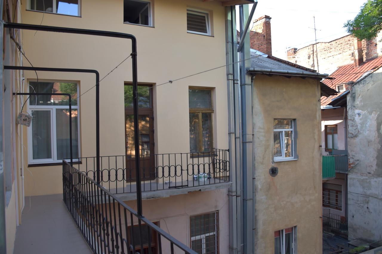 Central Mansard Studios Львов Экстерьер фото