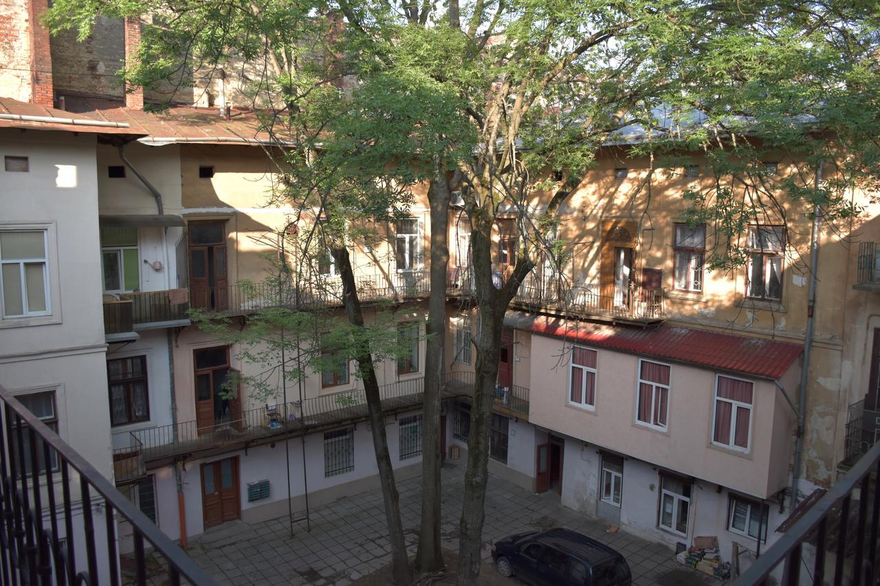 Central Mansard Studios Львов Экстерьер фото